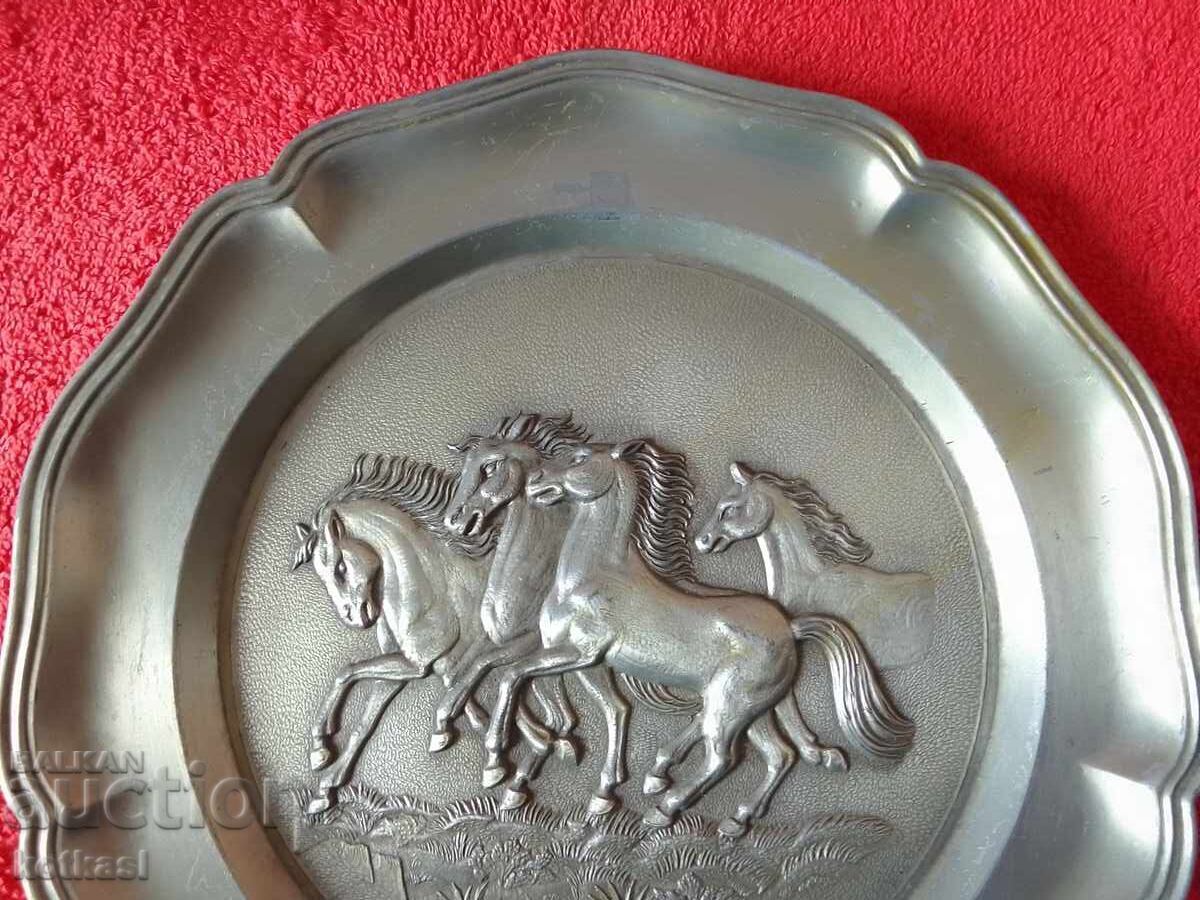 Licitație Placă de perete metalică marcată Con Kone Germania Licitație Placă de perete metalică marcată Con Kone Germania