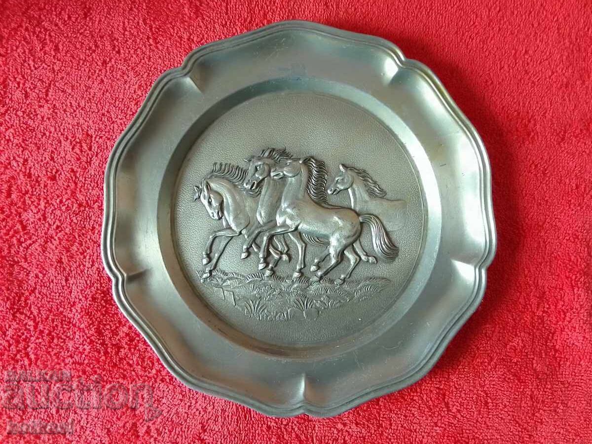 Placă de perete metalică marcată Con Kone Germania Placă de perete metalică marcată Con Kone Germania