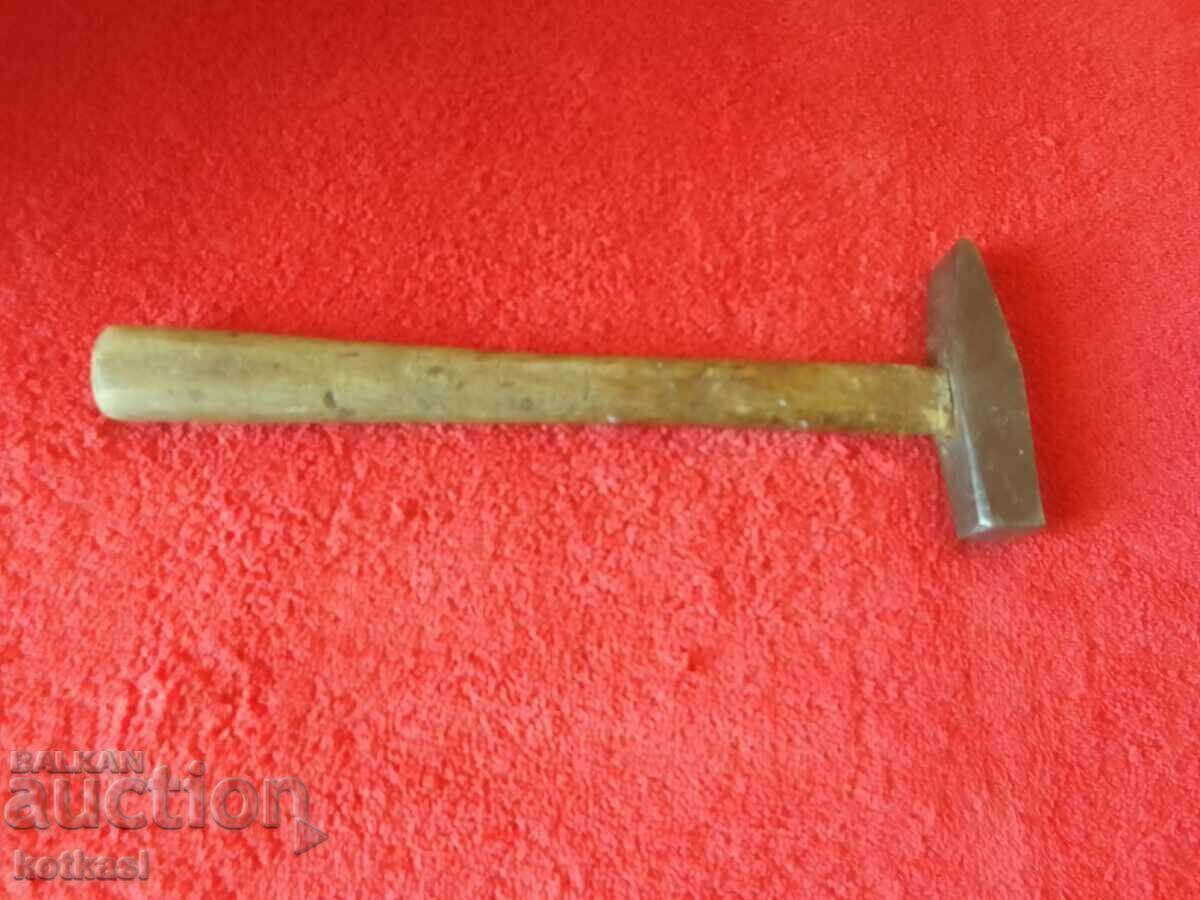 Delivery of Old metal 243 gram Hammer Delivery of Old metal 243 gram Hammer