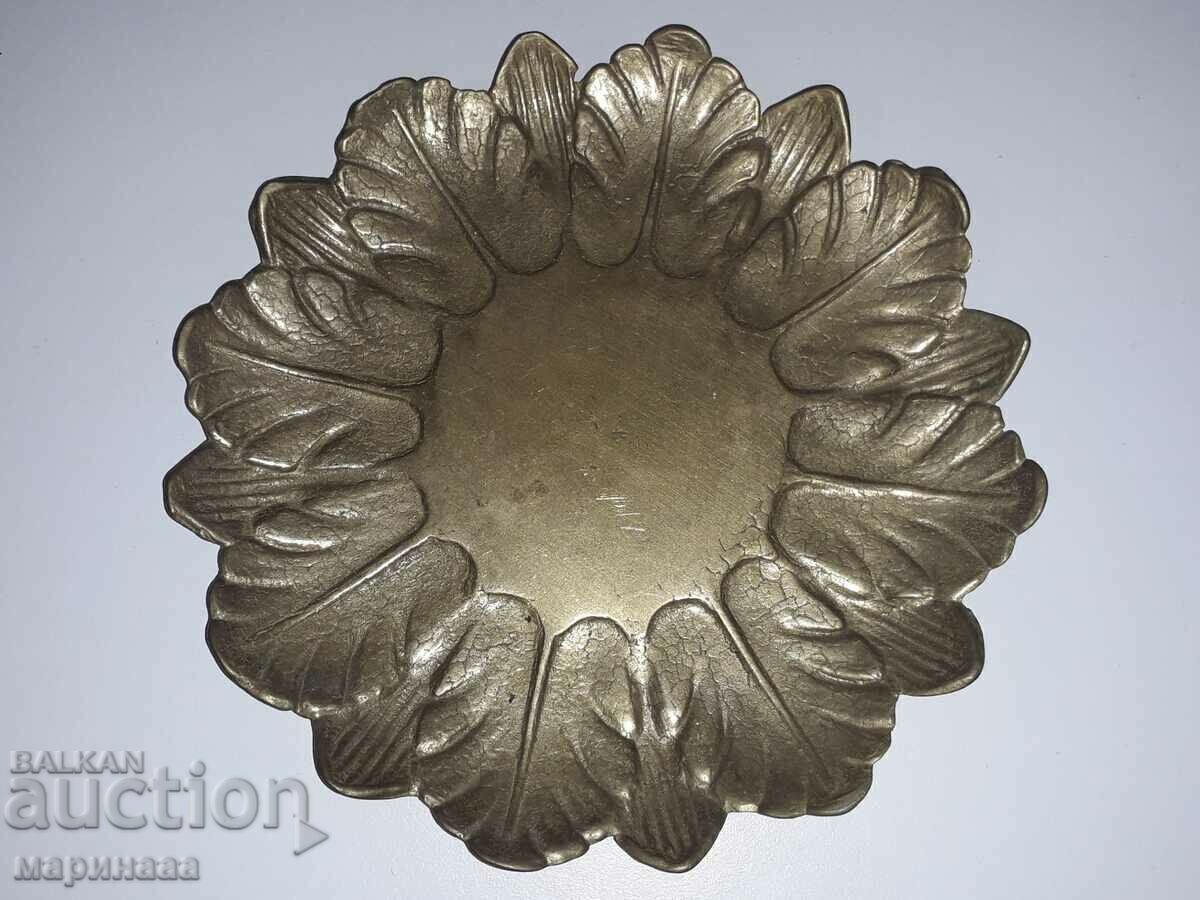 ΕΝΑ ΠΙΑΤΟ. ΜΑΣΙΦ ΟΡΕΙΧΑΛΚΟΣ ΕΝΑ ΠΙΑΤΟ. ΜΑΣΙΦ ΟΡΕΙΧΑΛΚΟΣ