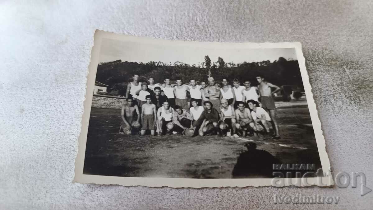 Φωτογραφία Νεολαία σε αθλητικές ομάδες στο γήπεδο