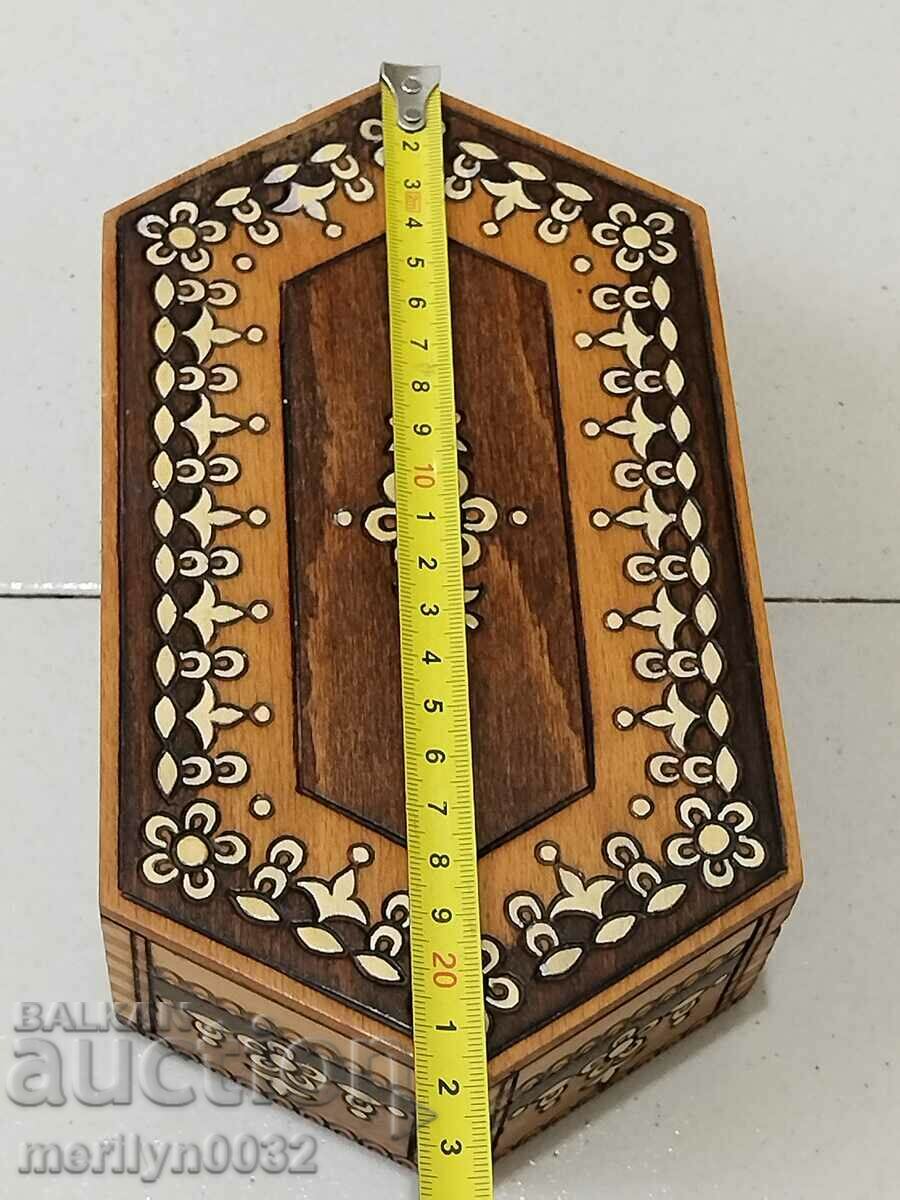 Auction Old wooden pyrographed box SAMPLE 80s NRB Auction Old wooden pyrographed box SAMPLE 80s NRB