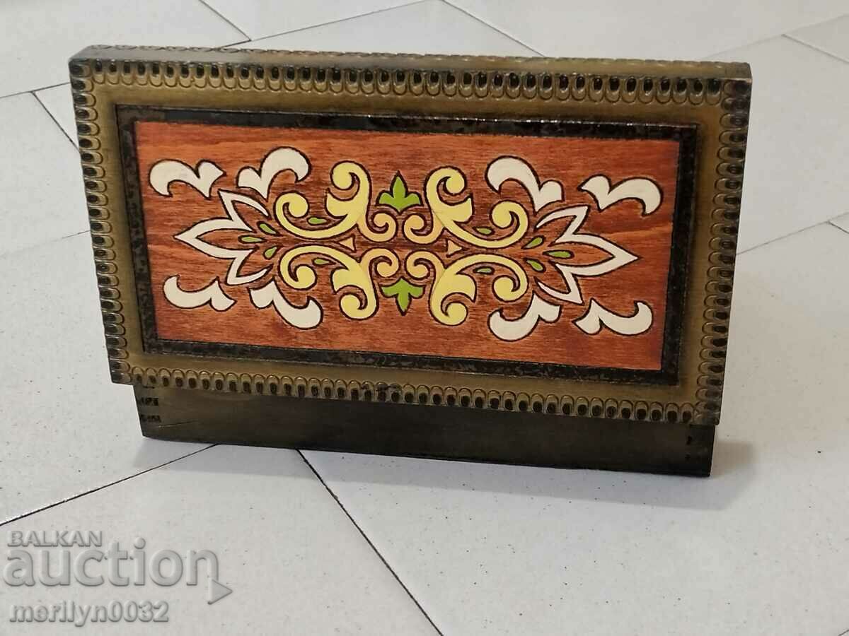 Delivery of Old wooden pyrographed box SAMPLE 80s NRB Delivery of Old wooden pyrographed box SAMPLE 80s NRB