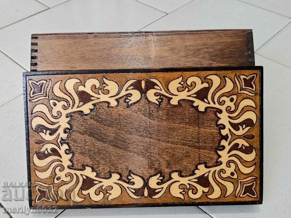 Delivery of Old wooden pyrographed box SAMPLE 80s NRB Delivery of Old wooden pyrographed box SAMPLE 80s NRB