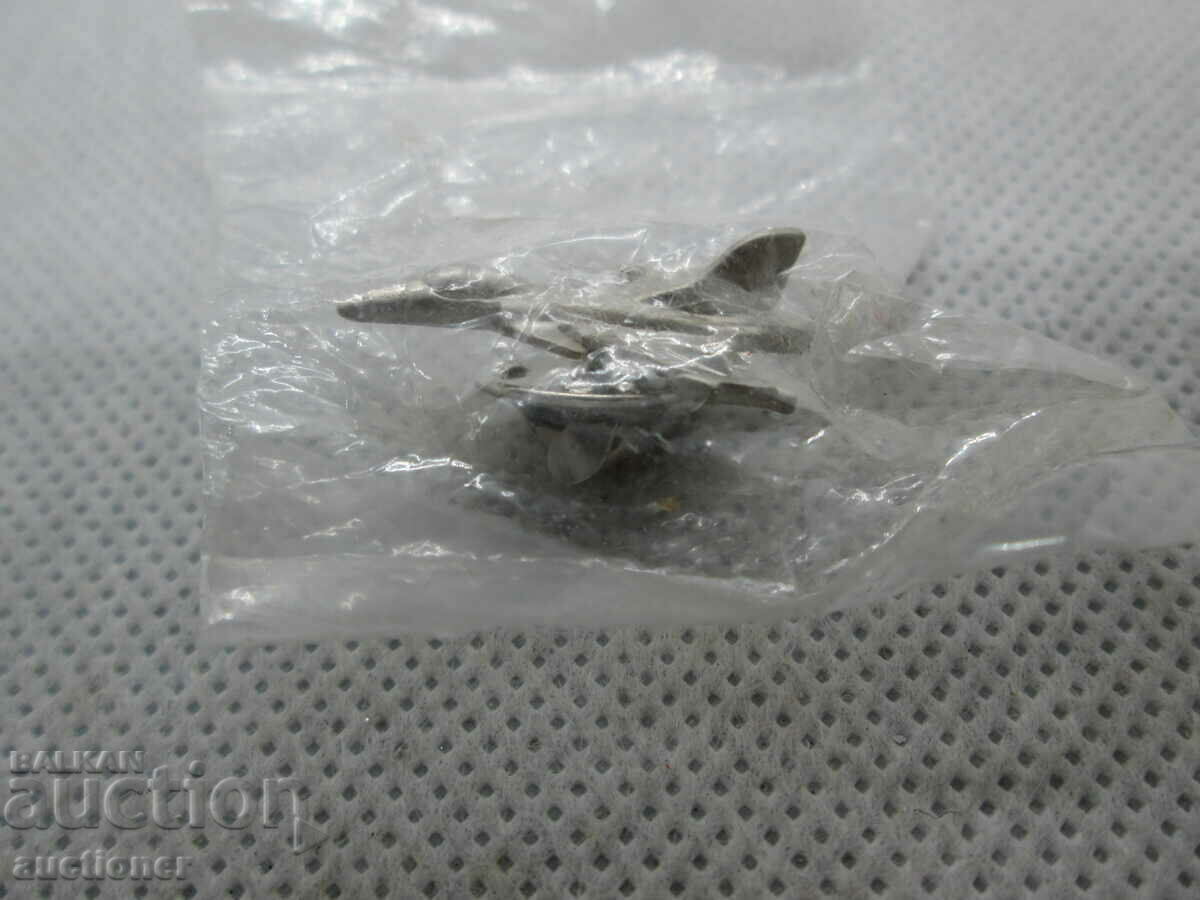 BADGE, F-16 BADGE NEW SEALED with price 30.00 BGN | € 15.34 BADGE, F-16 BADGE NEW SEALED with price 30.00 BGN | € 15.34