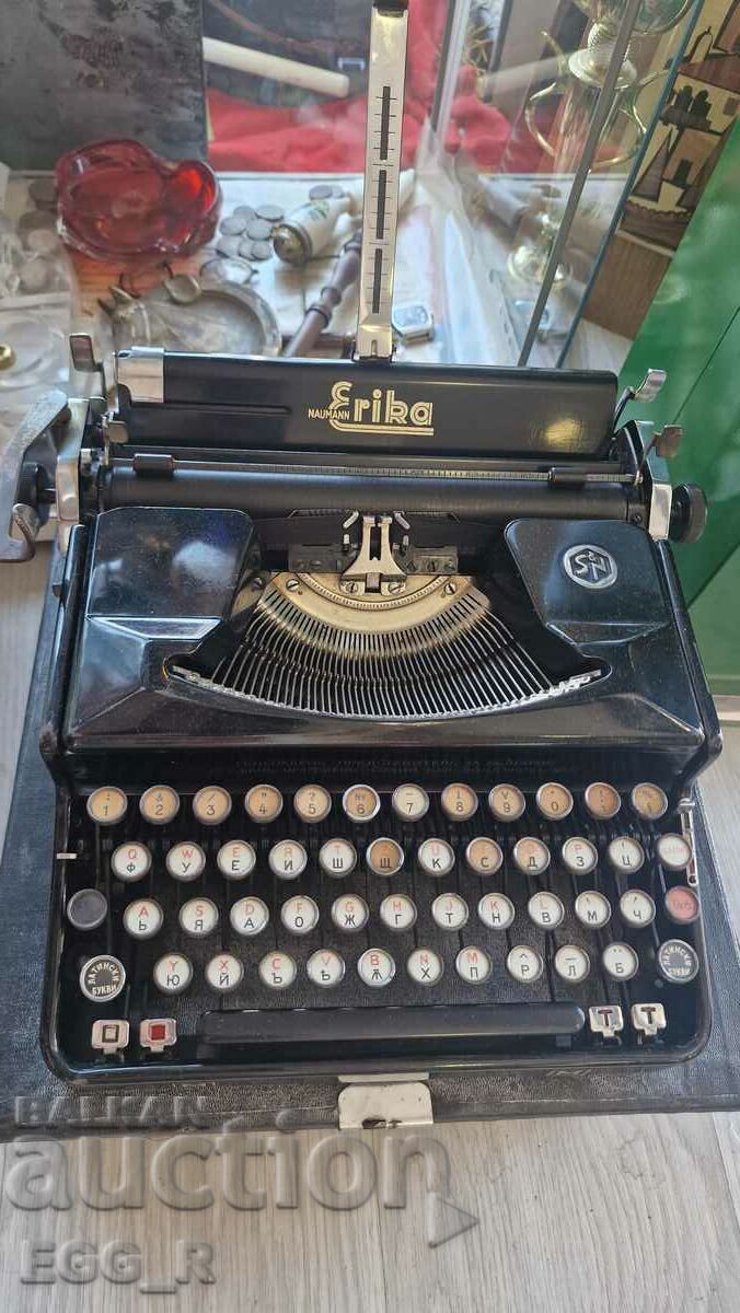 Mașină de scris veche Erika chirilică latină 1940