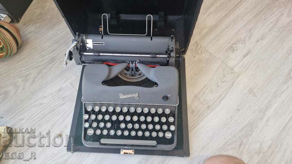 Стара пишеща машина Рхеинметал кирилица 3 цвята