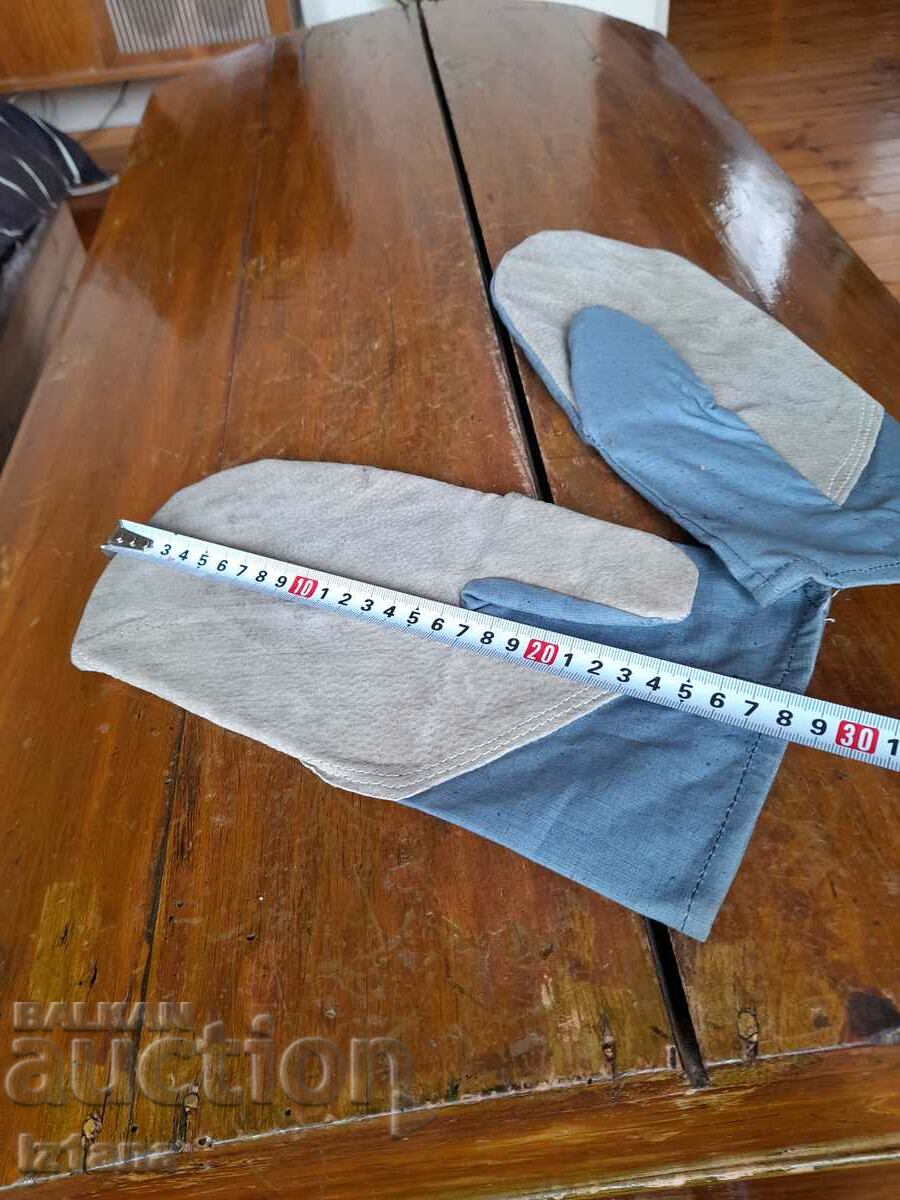 Delivery of Canvas gloves Delivery of Canvas gloves