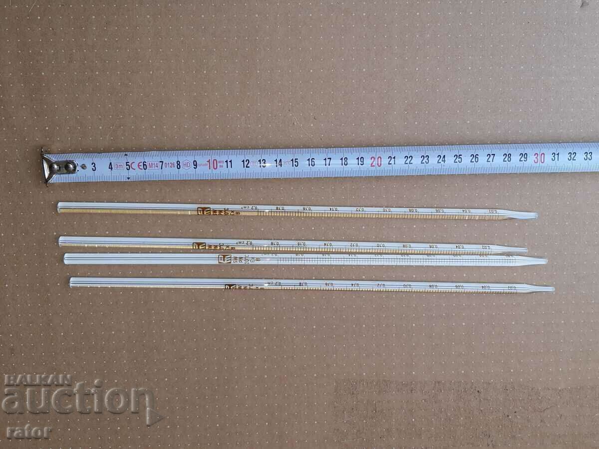 Лабораторна стъклария . Градуирани пипети  0.2 куб см 4 броя