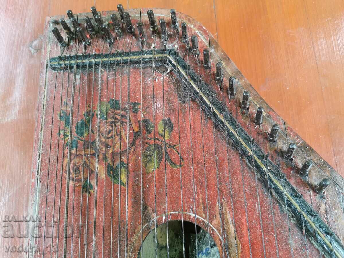 Auction  MUSICAL INSTRUMENT