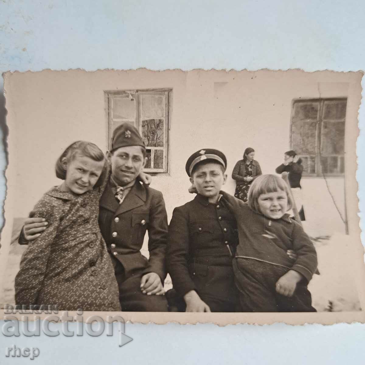 Καστανιά παλιά φωτογραφία με στολή Β 'Παγκοσμίου Πολέμου