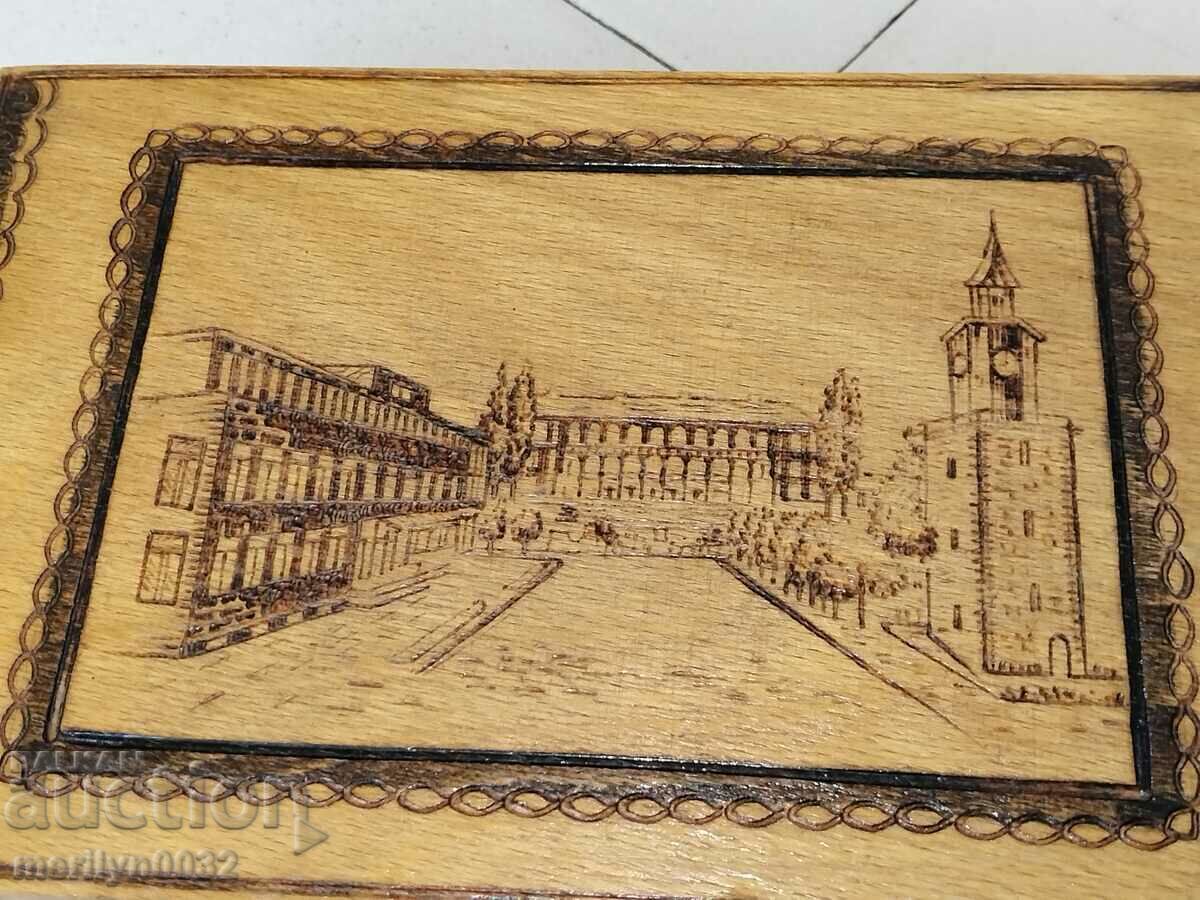 Παλιό ξύλινο πυρογραφημένο κουτί ΔΕΙΓΜΑ Troyan 80s NRB - 7 Παλιό ξύλινο πυρογραφημένο κουτί ΔΕΙΓΜΑ Troyan 80s NRB - 7