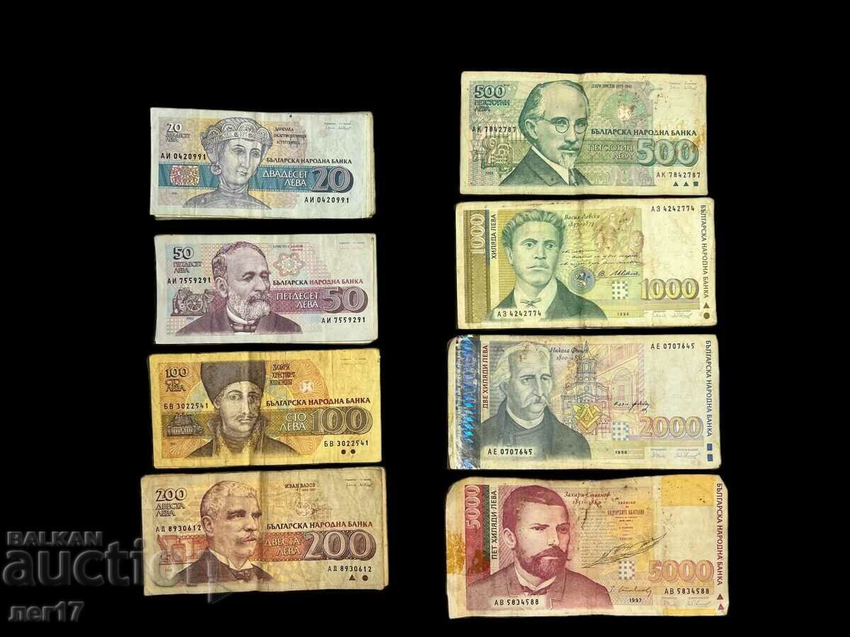 Vand o multime de bancnote bulgare