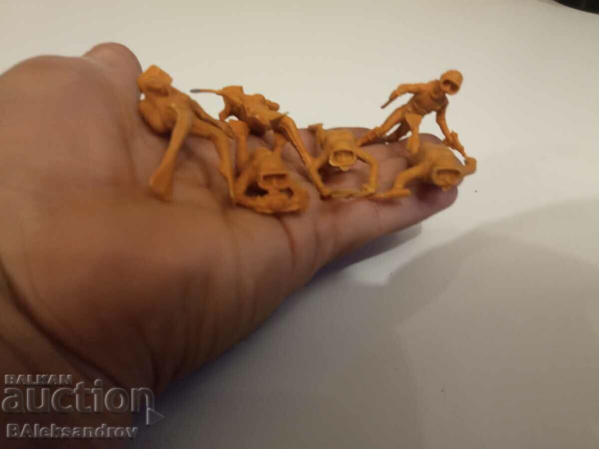 Πολλοί δύτες για συλλογή με τιμή 5.00 BGN | € 2.56