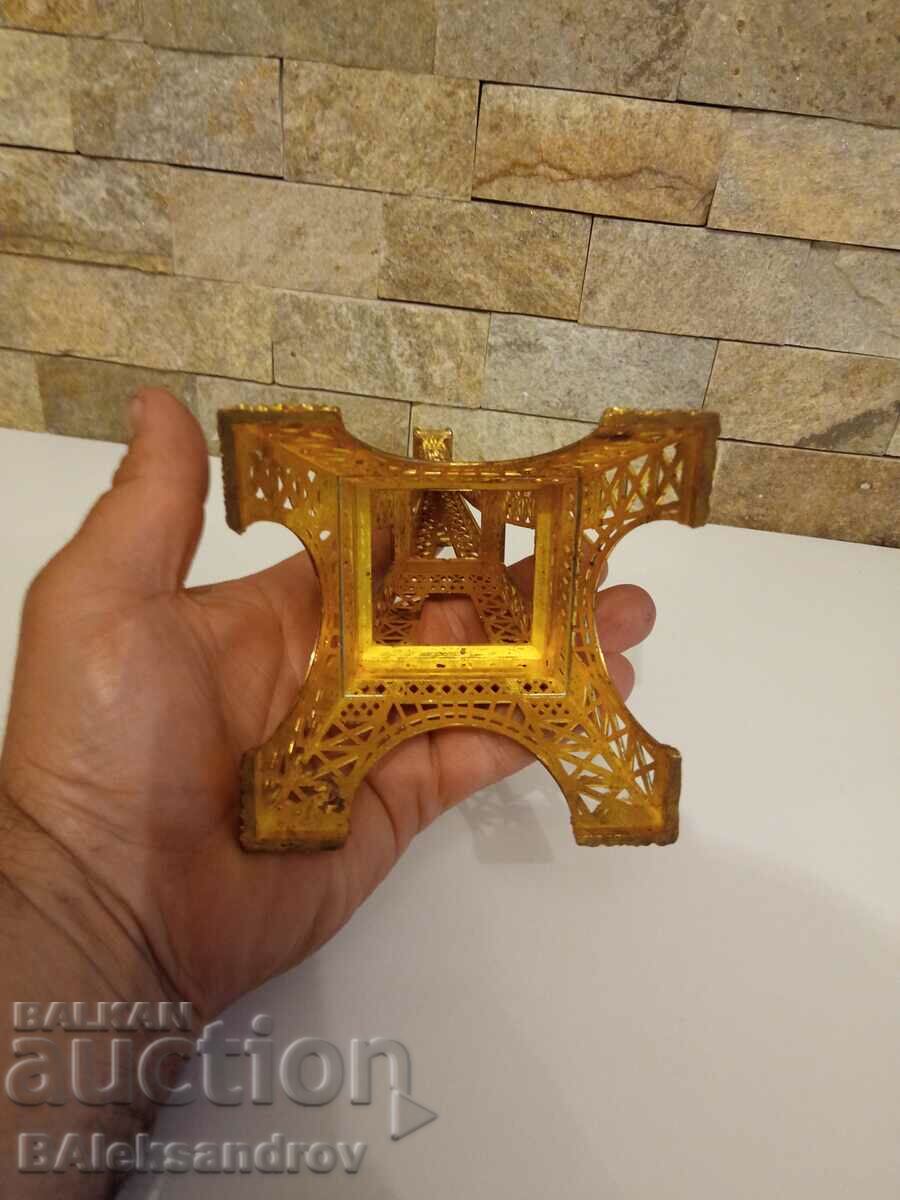 Παράδοση Ο Πύργος του Άιφελ από ελαφρύ μέταλλο Παράδοση Ο Πύργος του Άιφελ από ελαφρύ μέταλλο