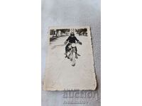 Снимка Мездра Младеж с мотор на улицата 1944