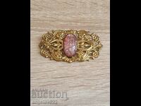 Vintage brooch with a beautiful stone!