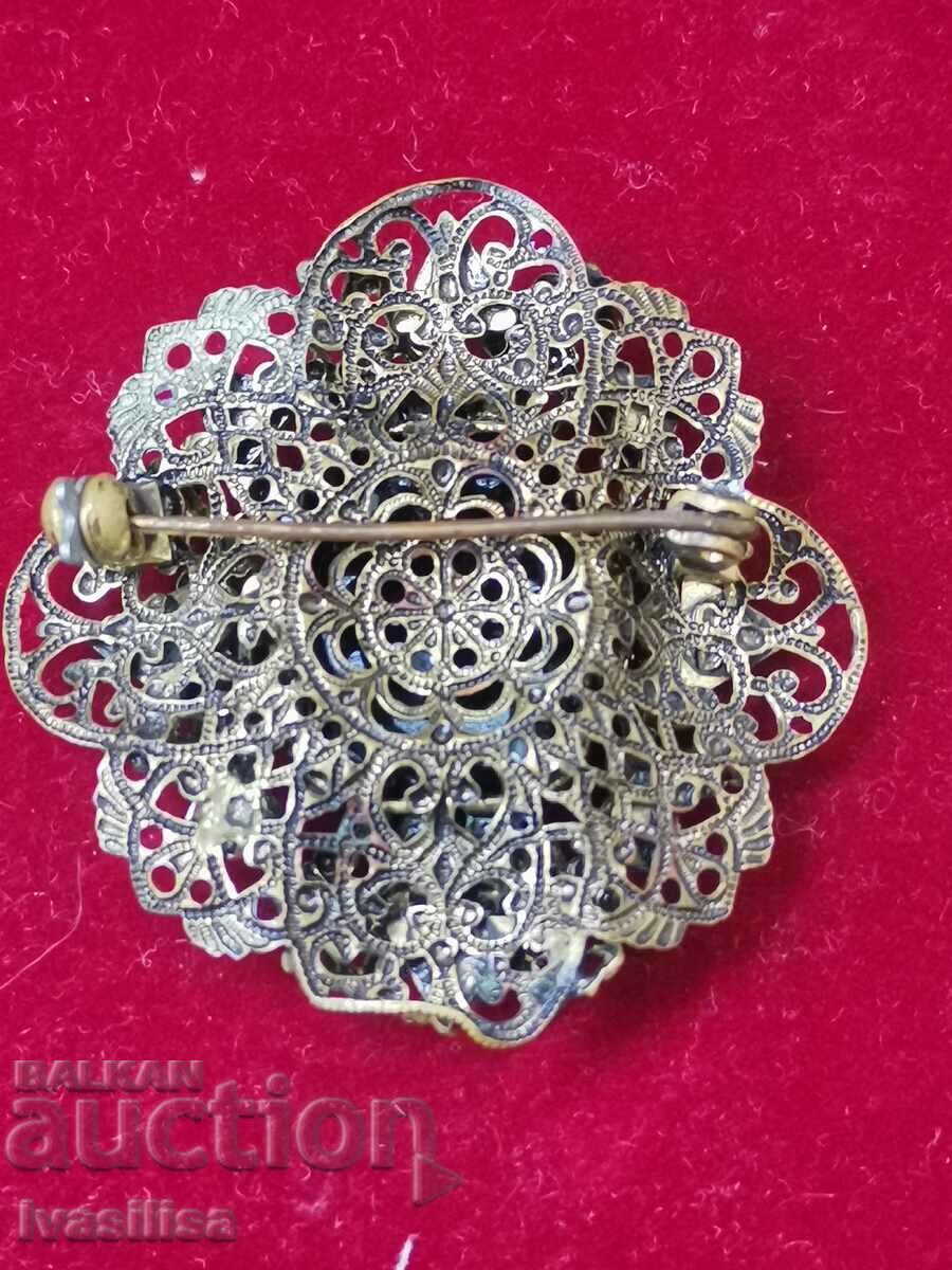 Auction ANTIQUE CAMEO BROOCH Auction ANTIQUE CAMEO BROOCH