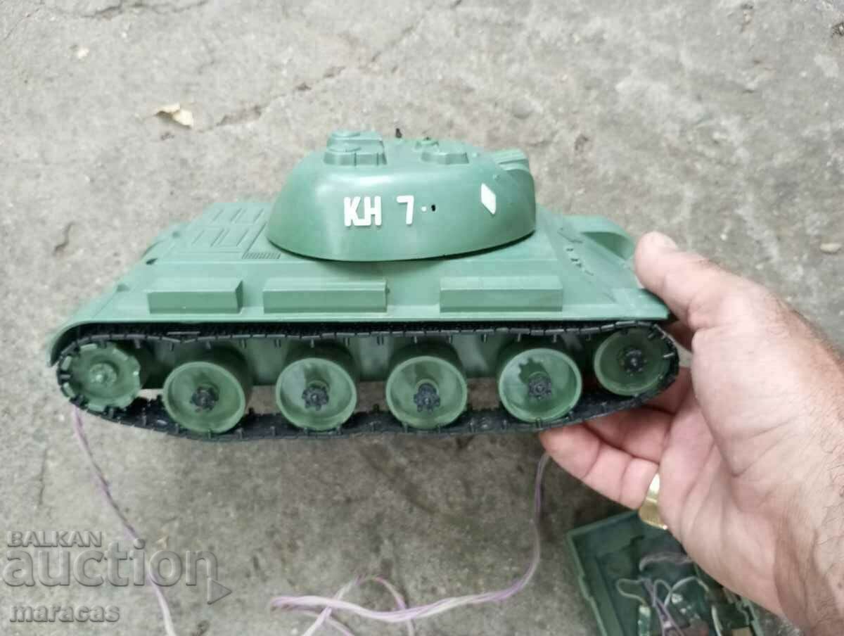 Licitație O jucărie veche pentru copii Licitație O jucărie veche pentru copii