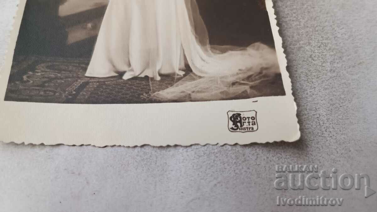 Photo Bride 1940 with price 3.45 BGN | € 1.76 Photo Bride 1940 with price 3.45 BGN | € 1.76