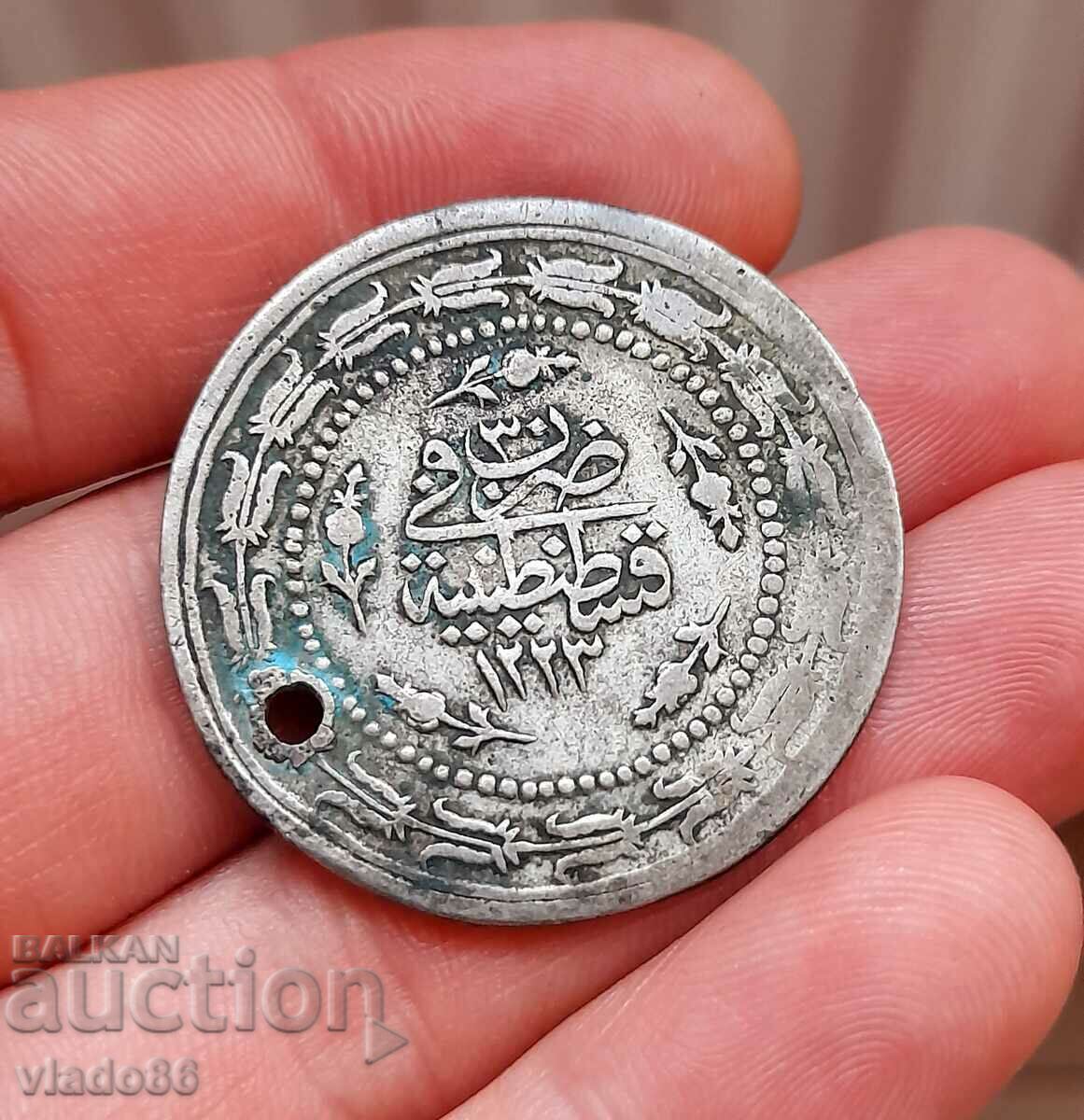Ένα μεγάλο οθωμανικό ασημένιο νόμισμα