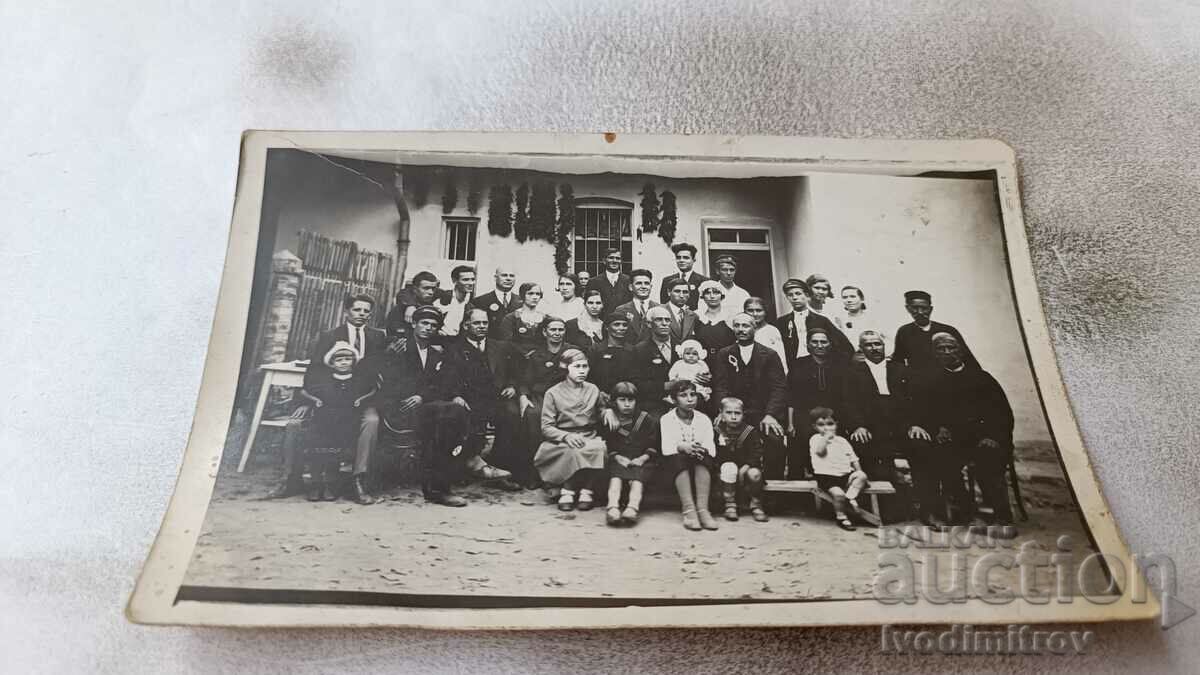 Снимка Долна баня Мъже жени и деца 1932