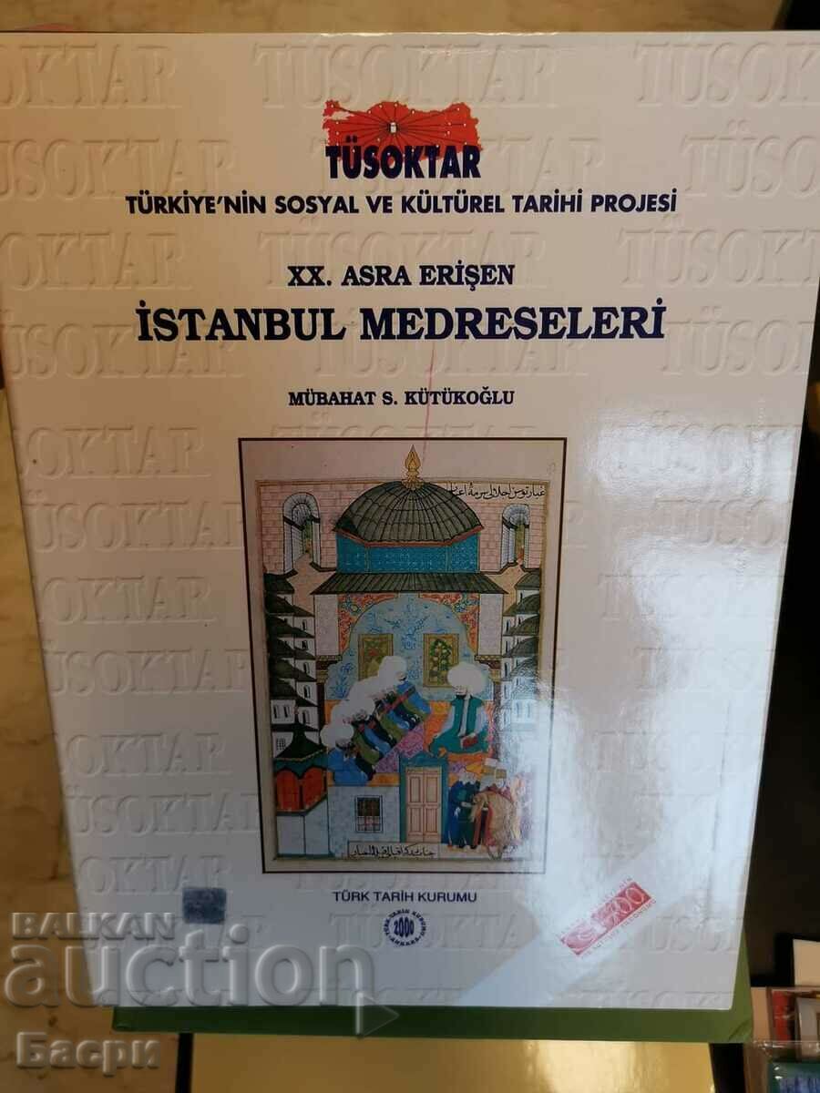 În turcă: İstanbul Medreseleri
