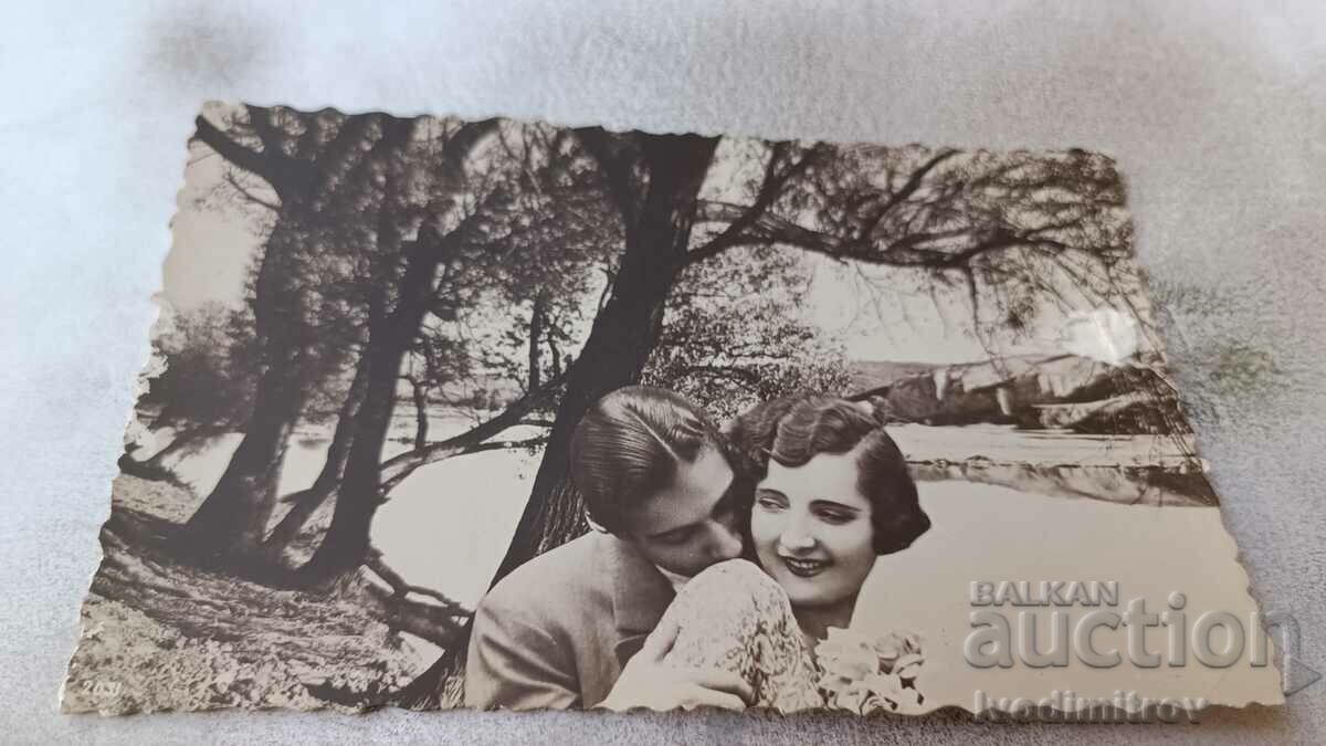 Пощенска картичка Влюбени Варна 1934