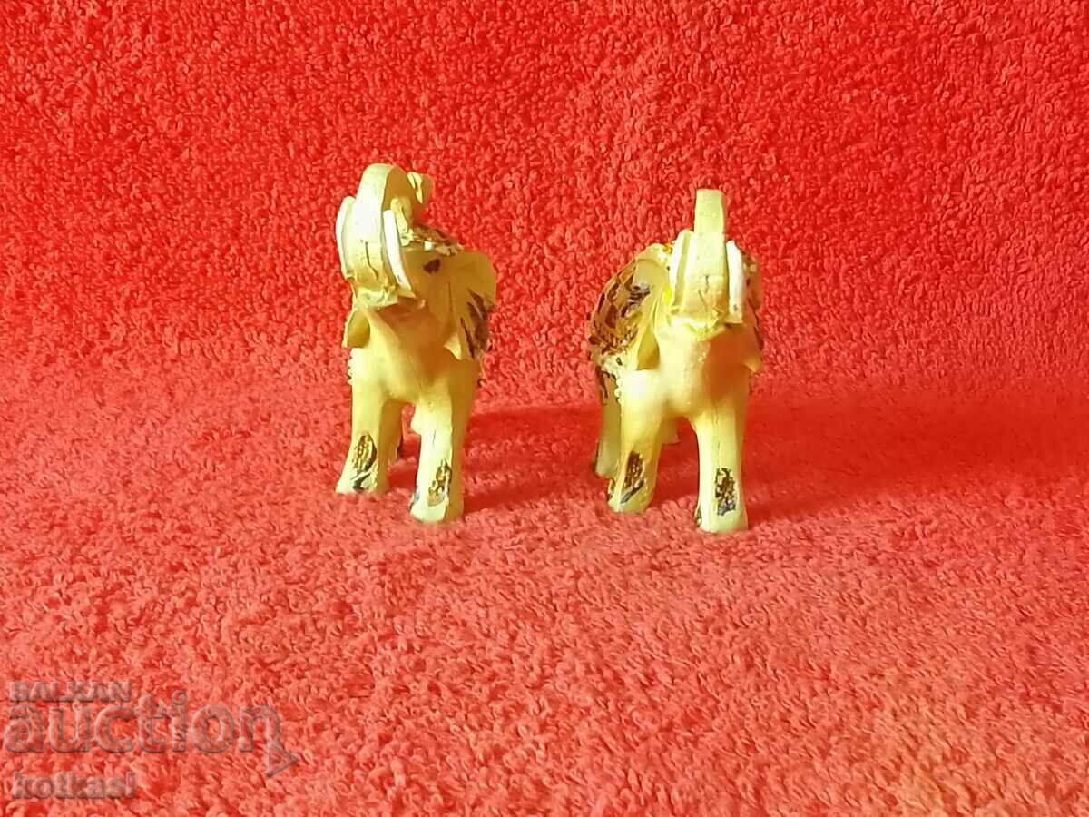 Lot of two small figures of Elephants in excellent condition with price 16.50 BGN | € 8.44 Lot of two small figures of Elephants in excellent condition with price 16.50 BGN | € 8.44