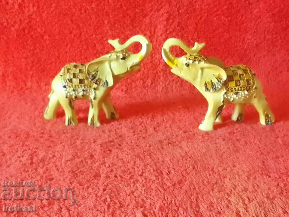Lot of two small figures of Elephants in excellent condition - 5 Lot of two small figures of Elephants in excellent condition - 5