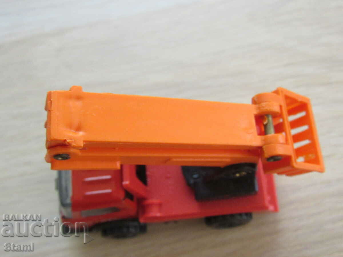 Collector trolley-crane MIKRO, 1987 with price 45.00 BGN | € 23.01 Collector trolley-crane MIKRO, 1987 with price 45.00 BGN | € 23.01