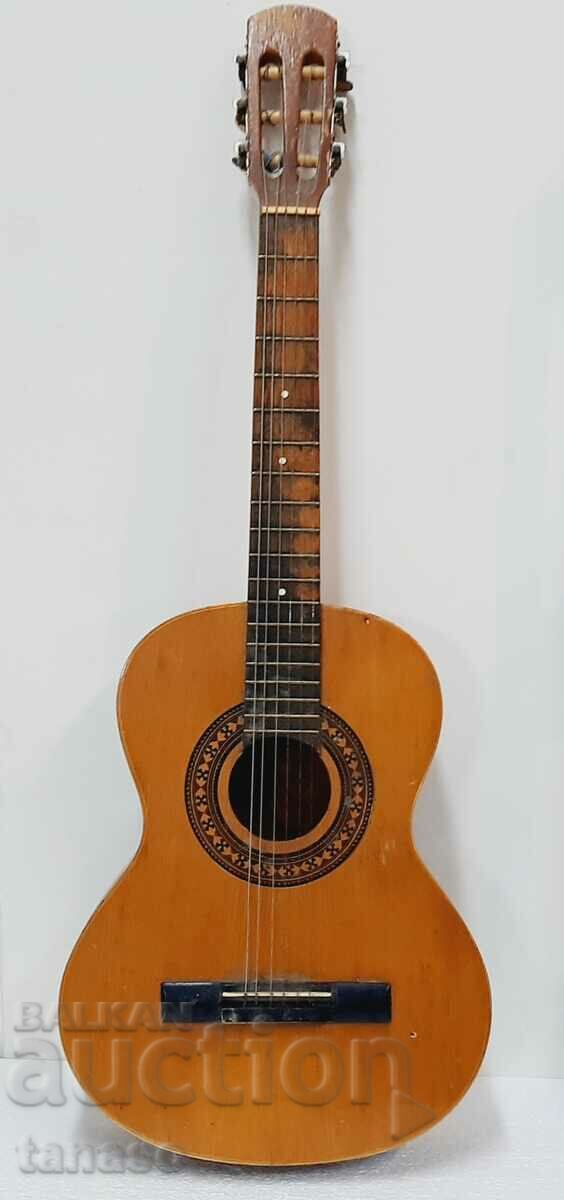 Old Acoustic Guitar(7.1)