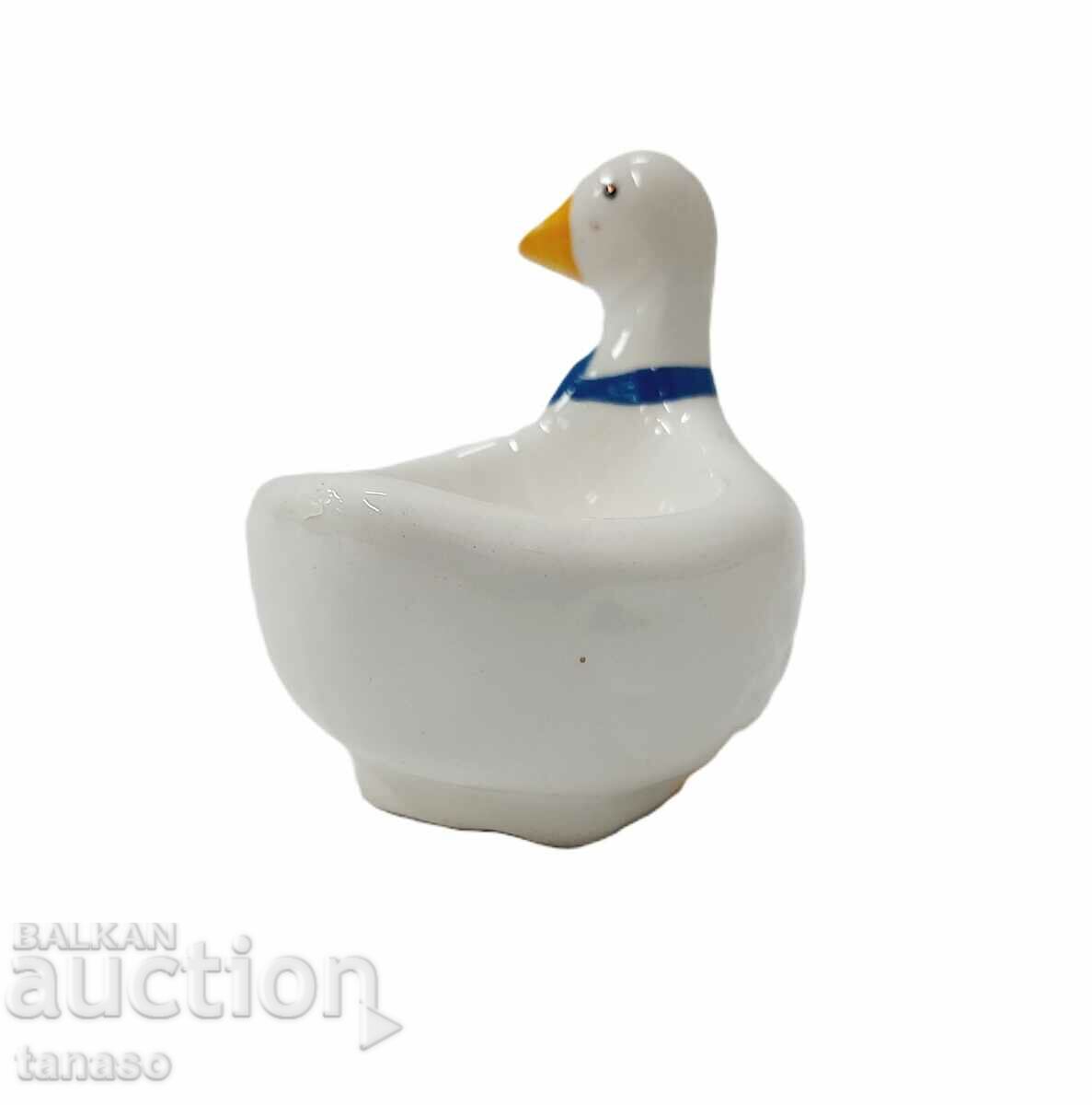 Delivery of Old ceramic figurine, goose(5.2) Delivery of Old ceramic figurine, goose(5.2)