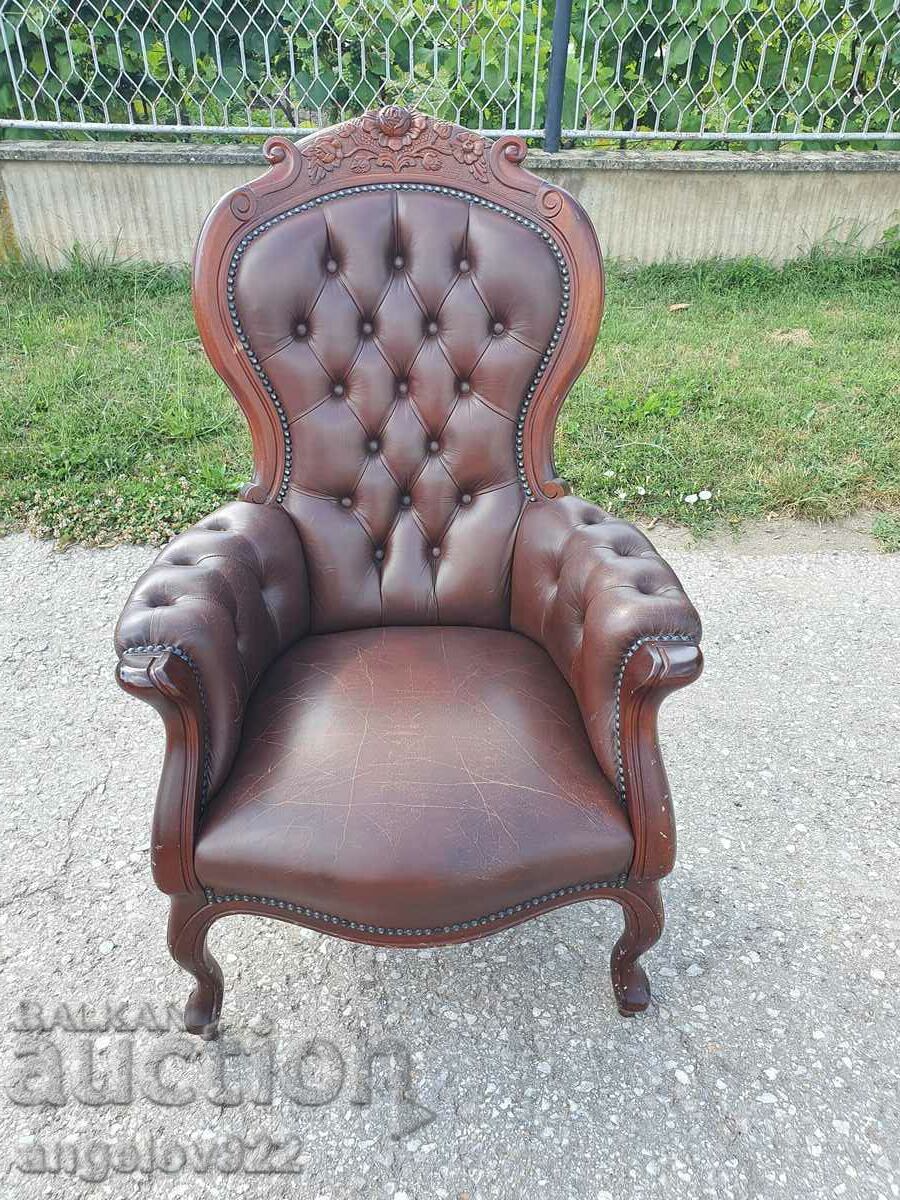 Όμορφη vintage πολυθρόνα από μασίφ δέρμα!