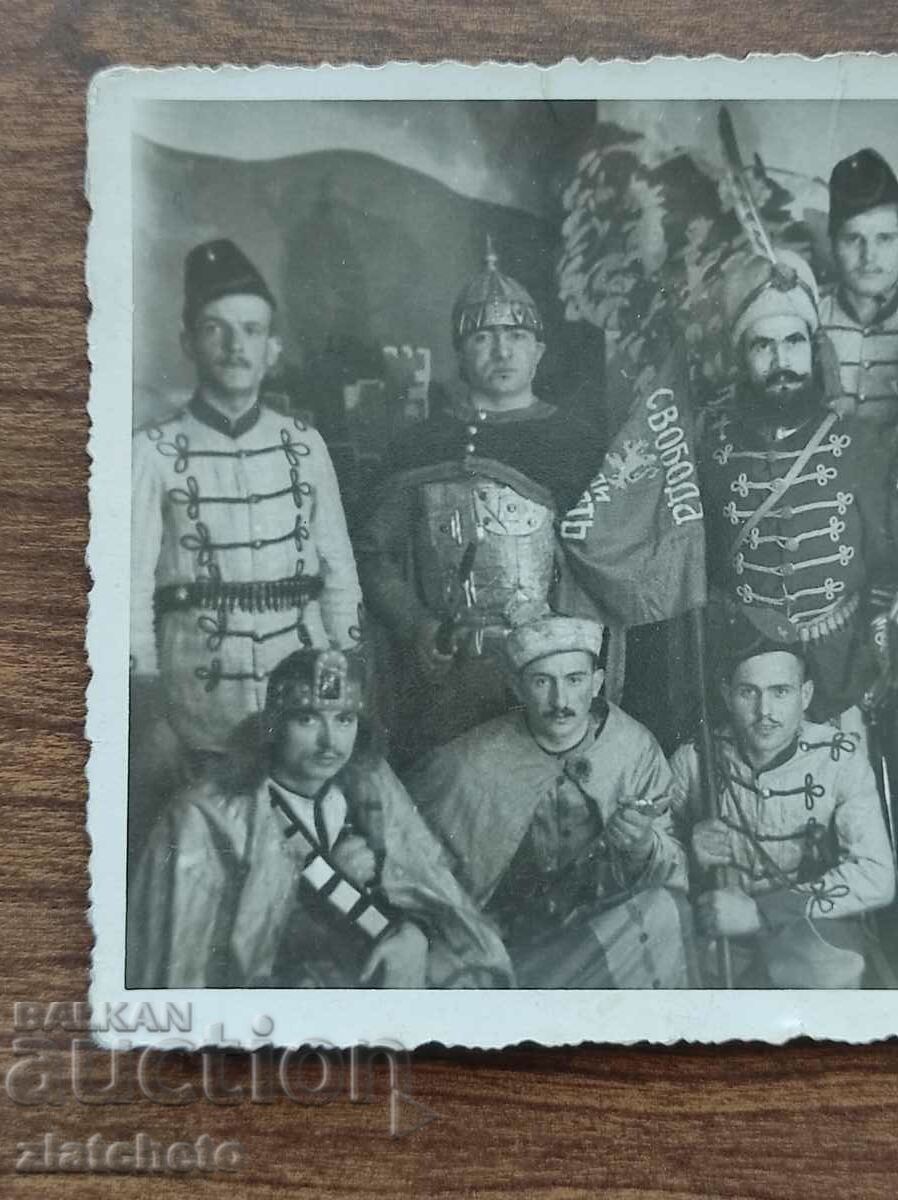 Стара снимка Царство България - Театрална възтановка с цена 10.00 лв. | € 5.11 Стара снимка Царство България - Театрална възтановка с цена 10.00 лв. | € 5.11