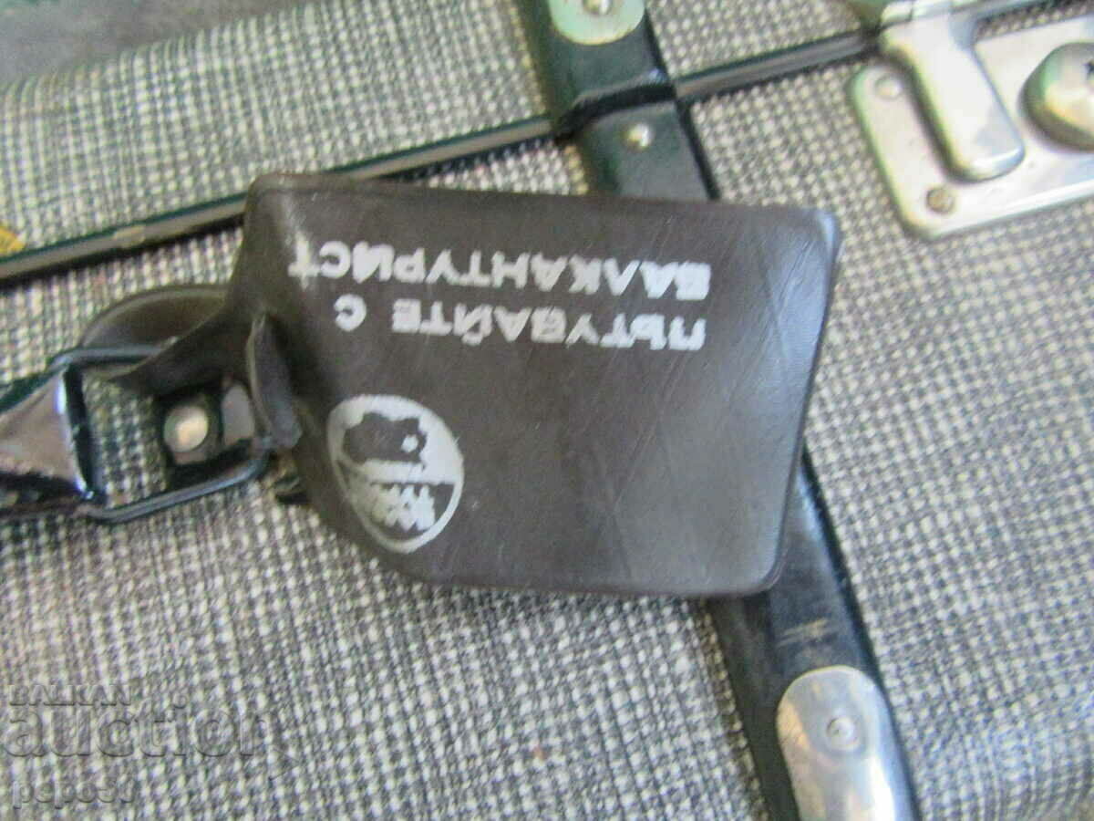 Auction  EXCELLENTLY PRESERVED SOCA MUSCLE SUITCASE