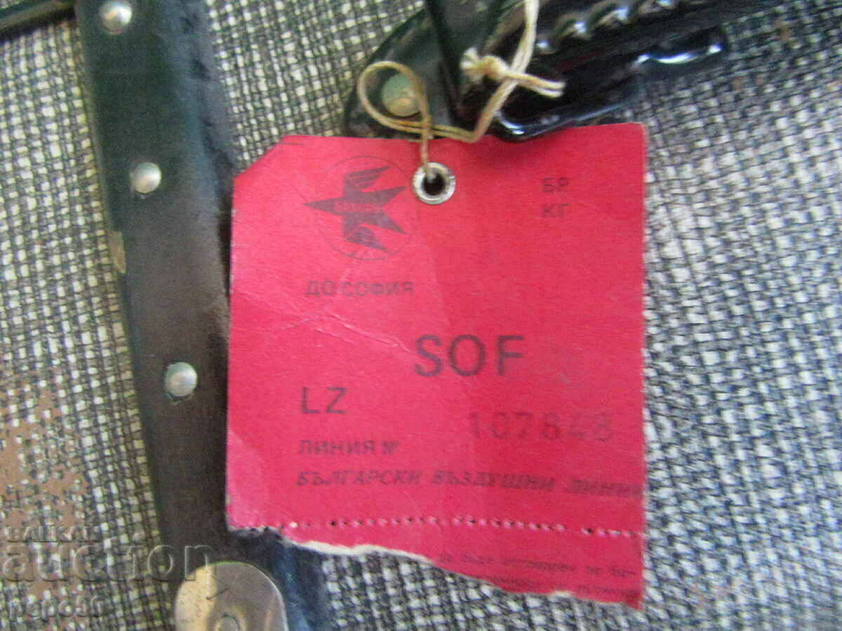 Delivery of EXCELLENTLY PRESERVED SOCA MUSCLE SUITCASE