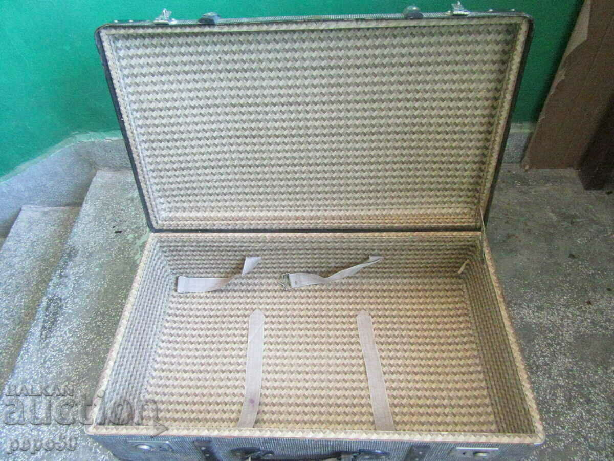 EXCELLENTLY PRESERVED SOCA MUSCLE SUITCASE - 6