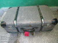EXCELLENTLY PRESERVED SOCA MUSCLE SUITCASE