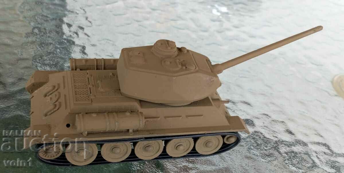 Tank T34-85