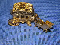 Cutie de bijuterii car de aur (plastic). Nova