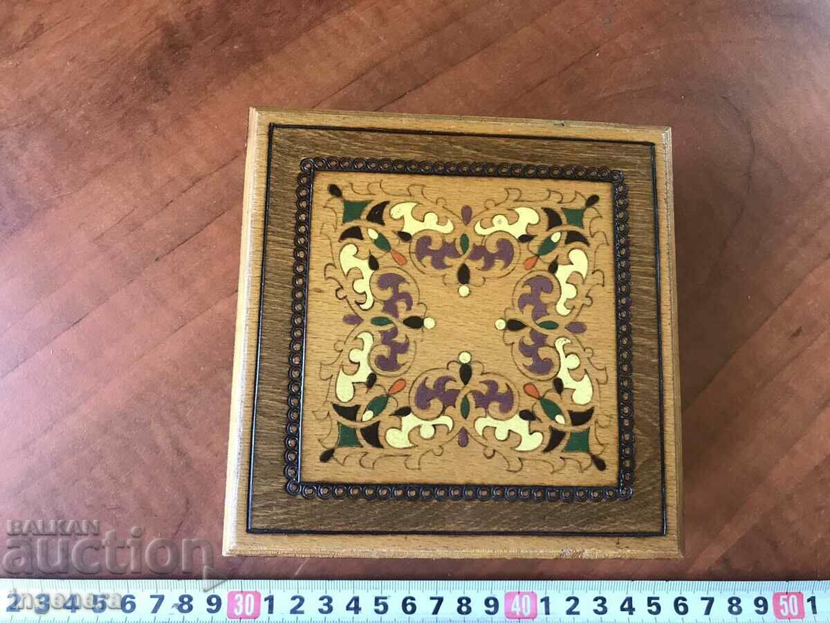 BOX WOOD PYROGRAPH DRAWING ANTIQUE FROM SOCA MOSTRA with price 35.00 BGN | € 17.90 BOX WOOD PYROGRAPH DRAWING ANTIQUE FROM SOCA MOSTRA with price 35.00 BGN | € 17.90