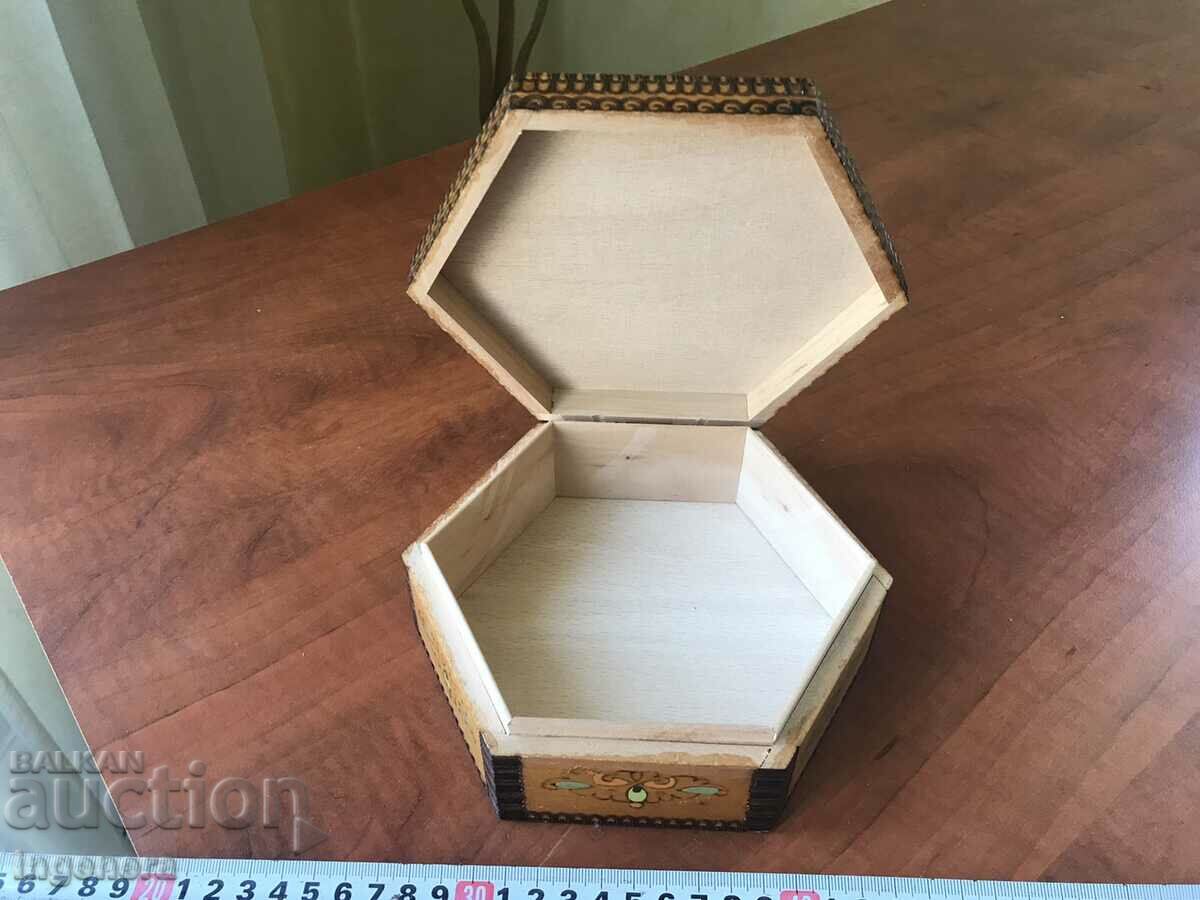 Auction  BOX WOOD PYROGRAPH DRAWING ANTIQUE FROM SOCA MOSTRA