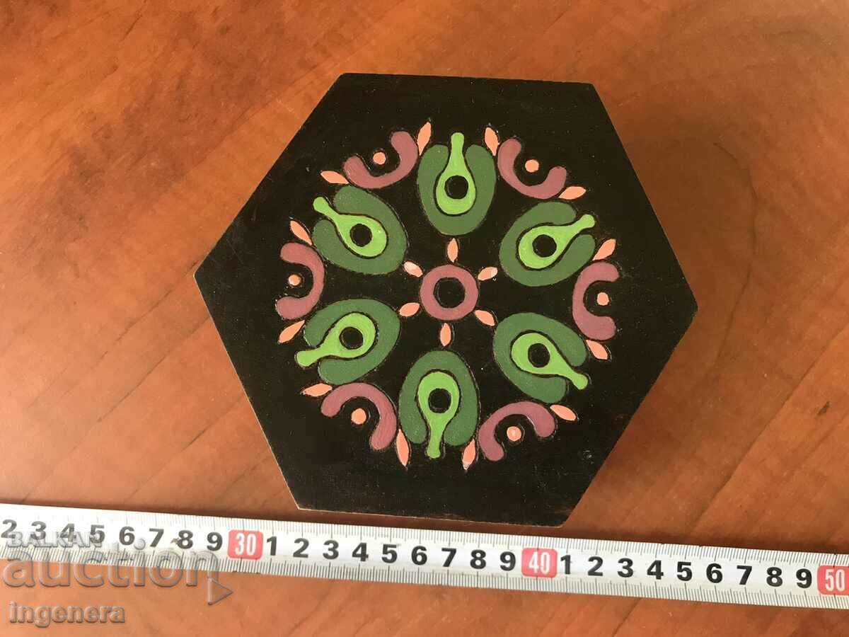 CUTIE LEMN PIROGRAF DESEN ANTICHI DIN SOCA MOSTRA cu preț 28.00 BGN | € 14.32 CUTIE LEMN PIROGRAF DESEN ANTICHI DIN SOCA MOSTRA cu preț 28.00 BGN | € 14.32