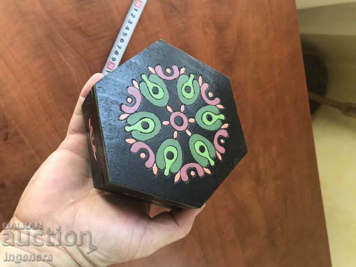 Livrarea CUTIE LEMN PIROGRAF DESEN ANTICHI DIN SOCA MOSTRA Livrarea CUTIE LEMN PIROGRAF DESEN ANTICHI DIN SOCA MOSTRA