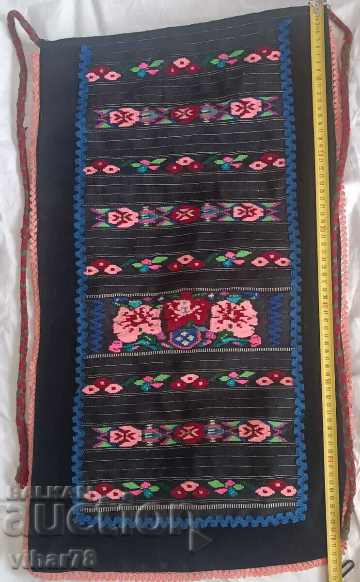 Μια ποδιά με τιμή 99.99 BGN | € 51.12 Μια ποδιά με τιμή 99.99 BGN | € 51.12