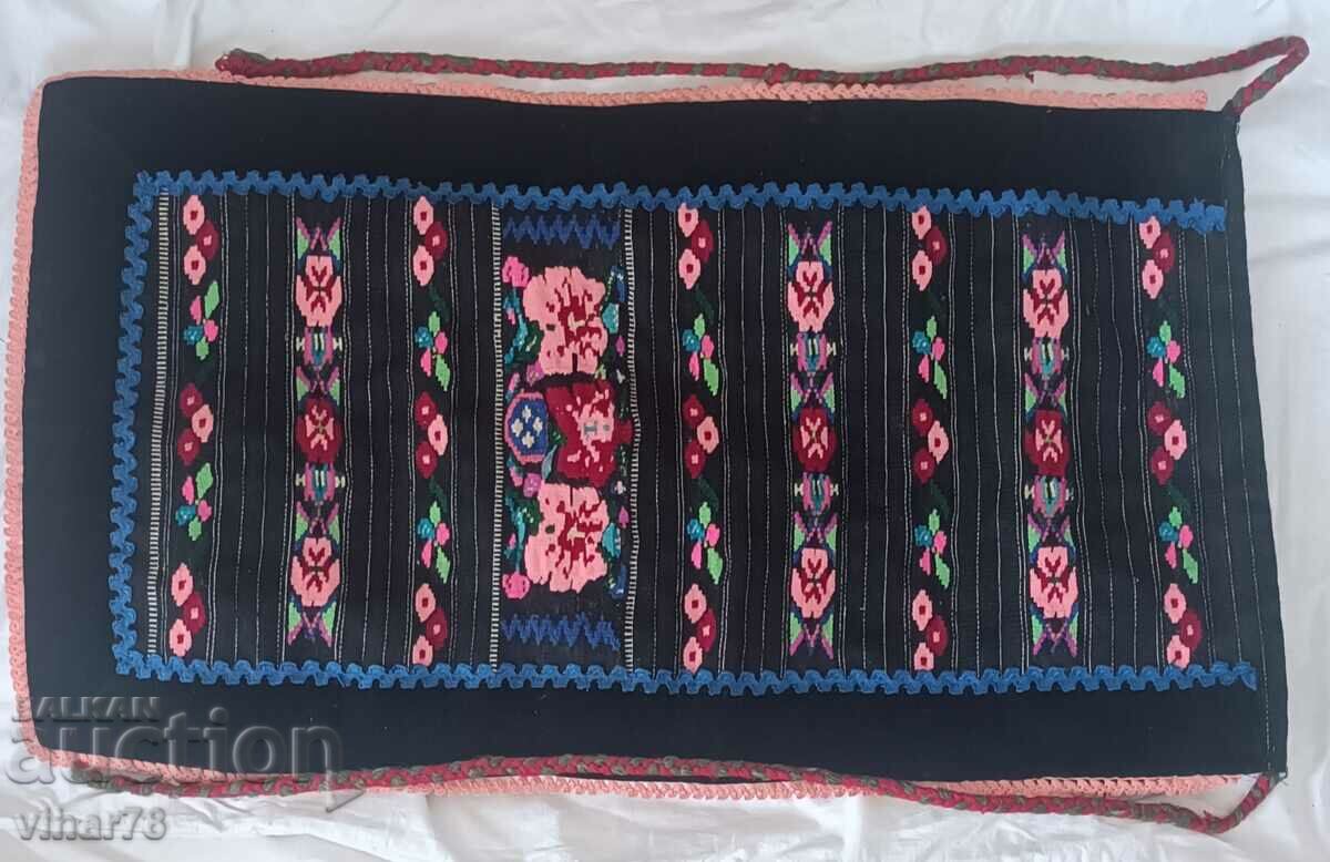 Παράδοση Μια ποδιά Παράδοση Μια ποδιά