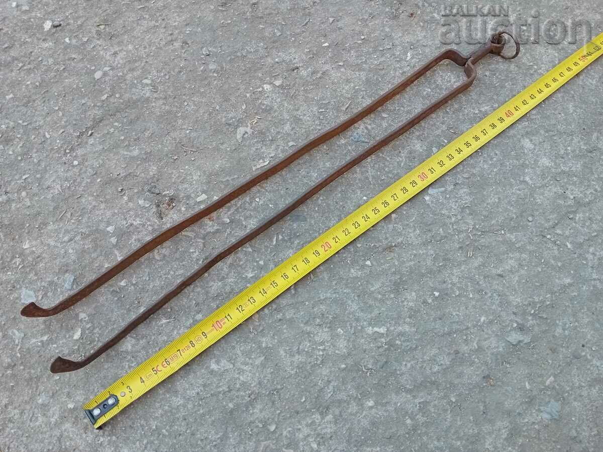 Delivery of Old PRIMITIVE hand forged dilaf wrought iron tongs Delivery of Old PRIMITIVE hand forged dilaf wrought iron tongs