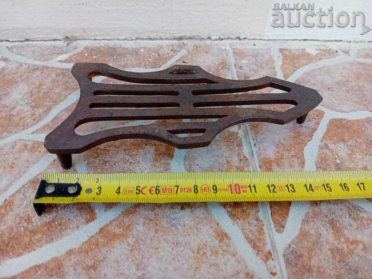 Auction  grill iron on grill