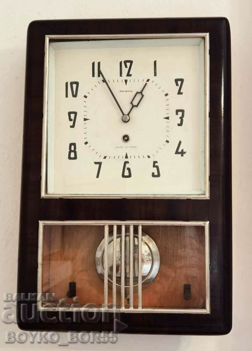 Κομψό και κομψό ρωσικό ρολόι τοίχου Σοβιετικής ΕΣΣΔ Κεχριμπάρι